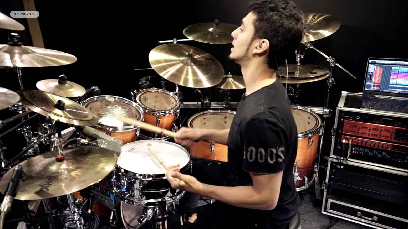 Bruno Valverde tocando — Módulo Grooves